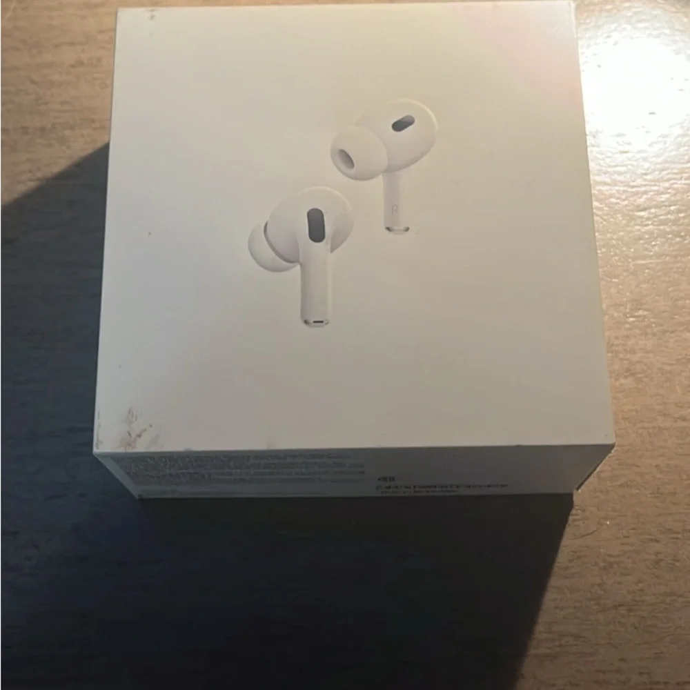 Apple AirPods Pro in White